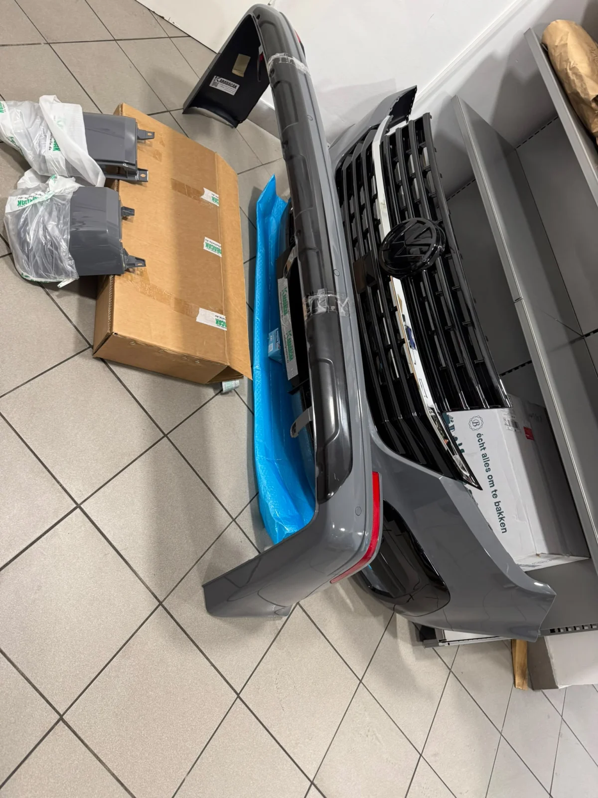 VW Bus T6.1 Multivan Stoßstange Stoßfänger BUMPER Parksensor Set – Originalaufnahme