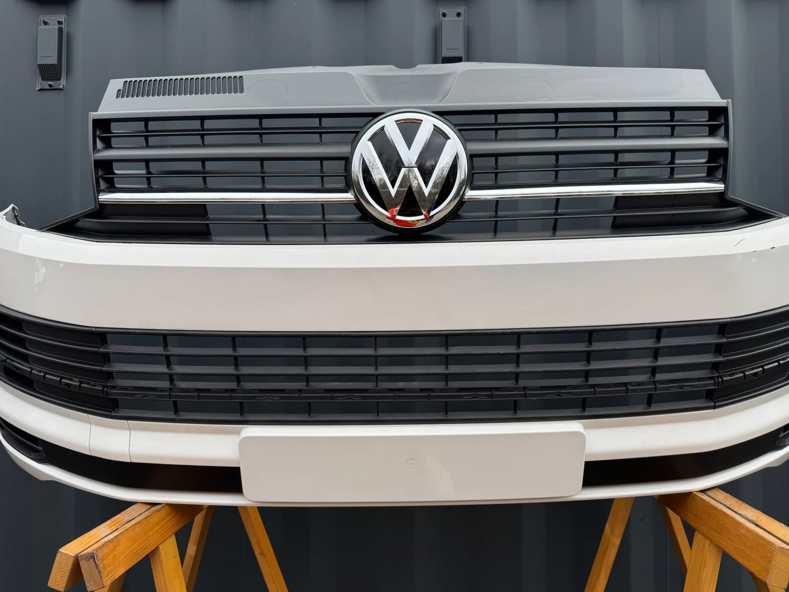 VW Bus T6 Multivan Stoßstange Stoßfänger BUMPER KOMPLETT ABGEBILDET – Originalaufnahme