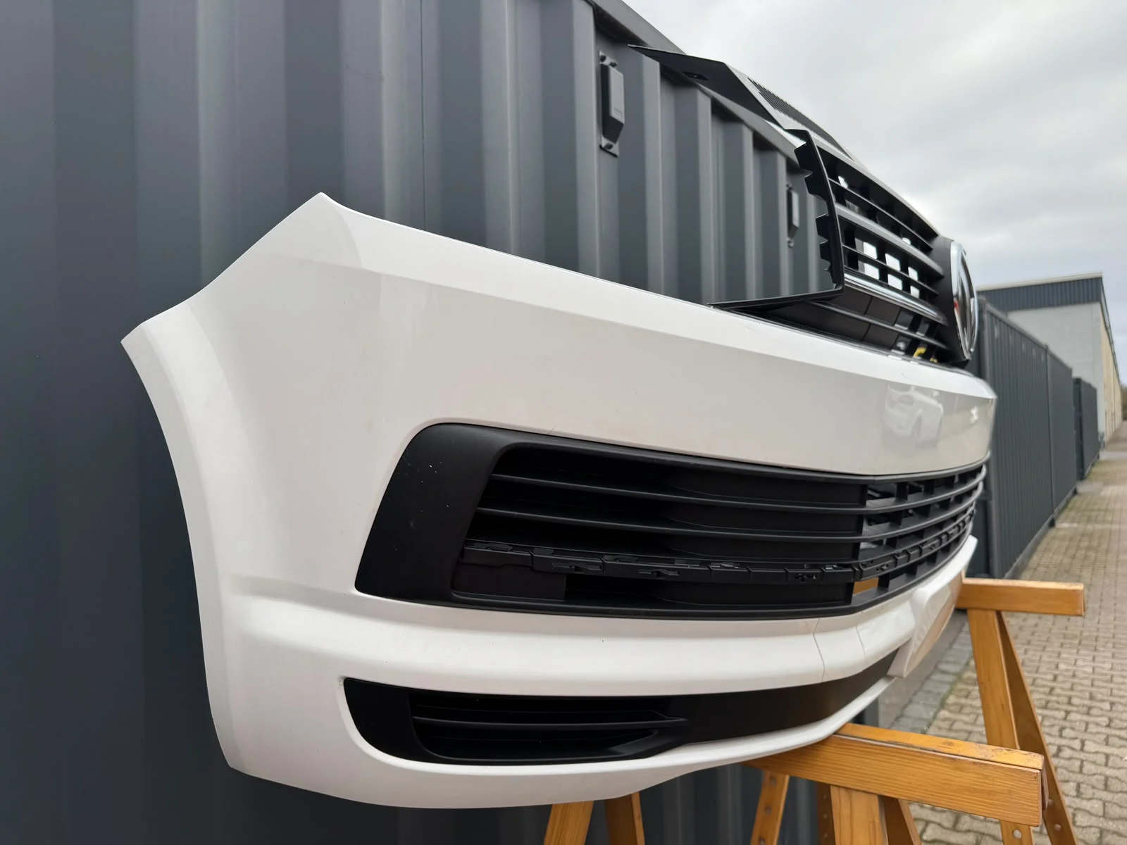 VW Bus T6 Multivan Stoßstange Stoßfänger BUMPER KOMPLETT ABGEBILDET NEUE – Originalaufnahme