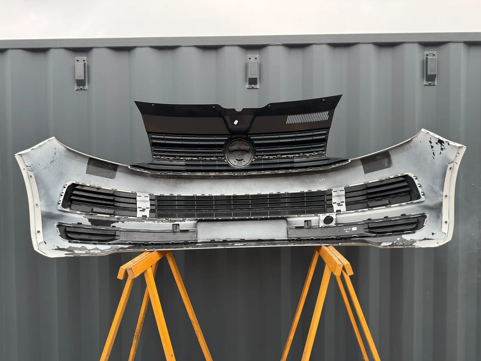VW Bus T6 Multivan Stoßstange Stoßfänger BUMPER KOMPLETT ABGEBILDET NEUE – Originalaufnahme