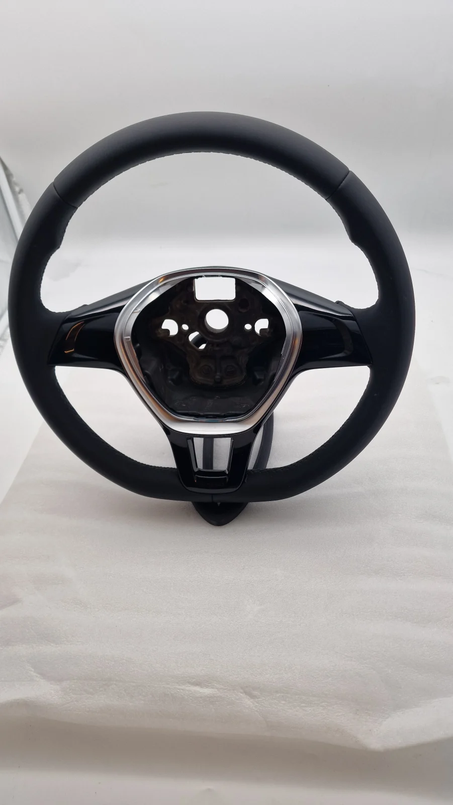 VW Original-Lenkrad für T6, Polo und Golf VII – Ausführung prüfen – Originalaufnahme 2 für Volkswagen T6 / Volkswagen Polo / Volkswagen Golf VII