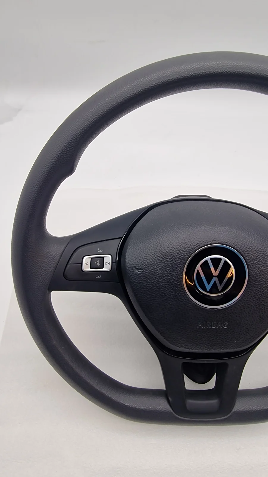 VW Multifunktionslenkrad komplett mit Airbag, Tasten und Kabelbaum – Originalaufnahme 2 für VW Crafter / VW T5.2 / VW T6