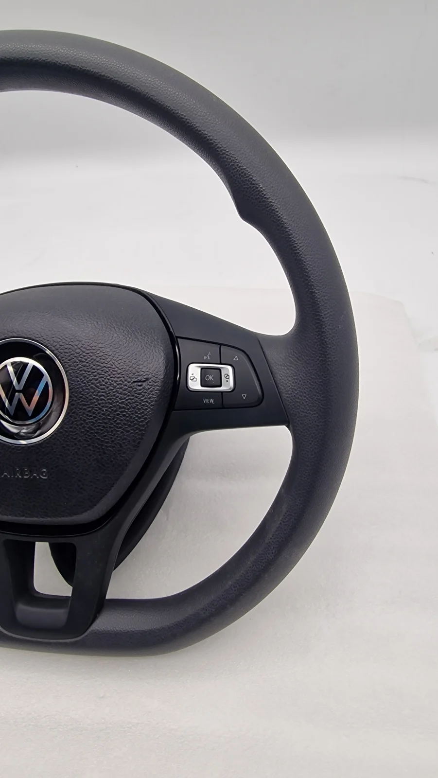 VW Multifunktionslenkrad komplett mit Airbag, Tasten und Kabelbaum – Originalaufnahme 3 für VW Crafter / VW T5.2 / VW T6