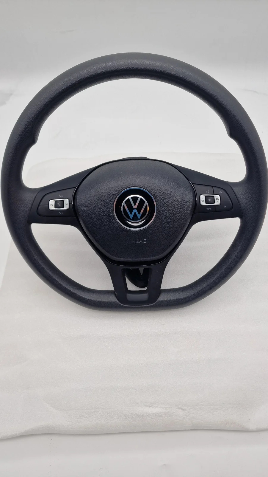 VW Multifunktionslenkrad komplett mit Airbag, Tasten und Kabelbaum – Originalaufnahme 4 für VW Crafter / VW T5.2 / VW T6