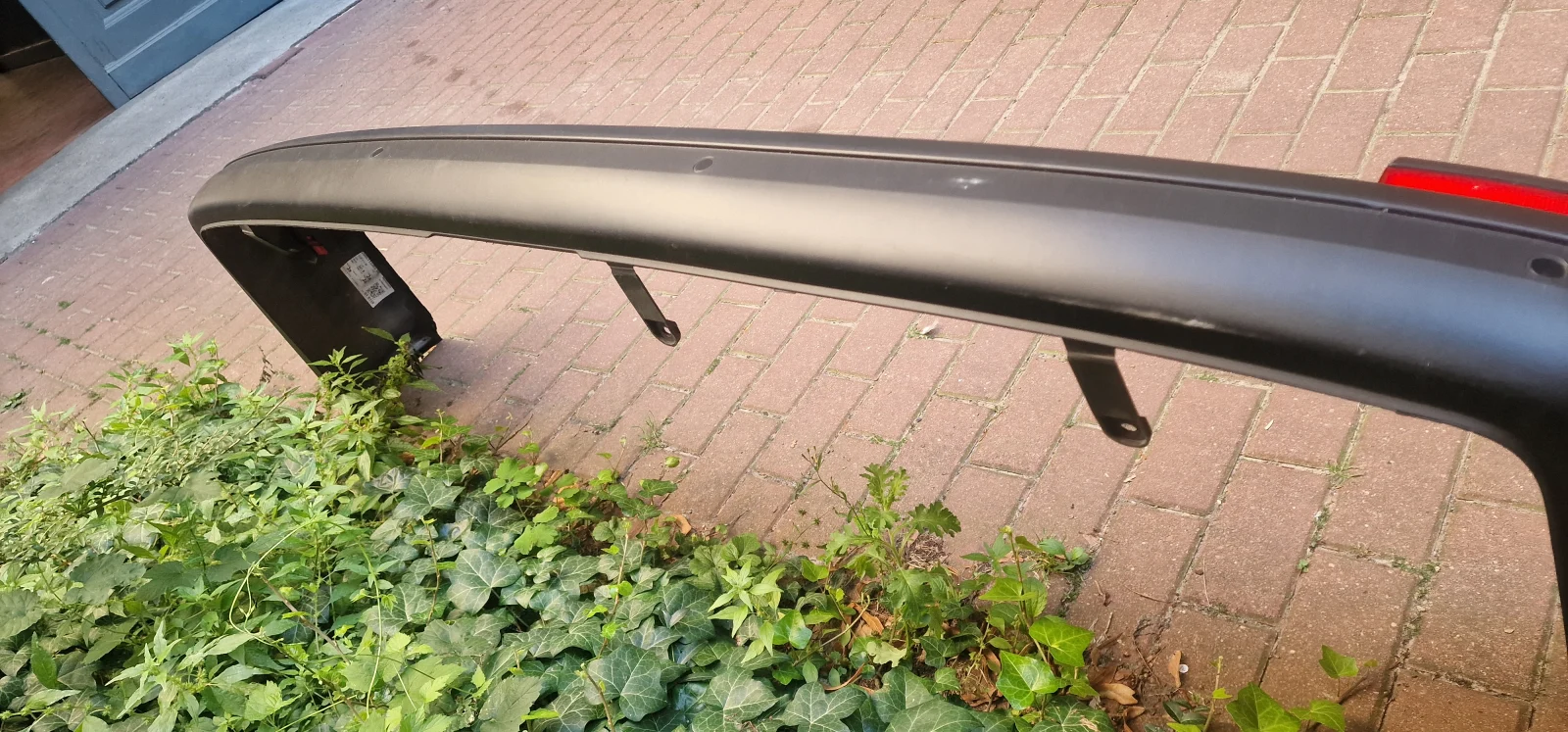 VW T6/T6.1 Transporter Heckstoßstange hinten – PDC-/Reflektor-Ausführung – Originalaufnahme 2 für Volkswagen Transporter T6 / Volkswagen Transporter T6.1
