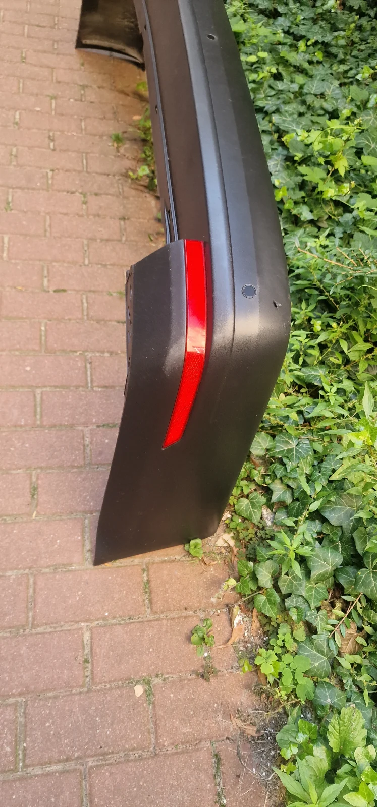VW T6/T6.1 Transporter Heckstoßstange hinten – PDC-/Reflektor-Ausführung – Originalaufnahme 3 für Volkswagen Transporter T6 / Volkswagen Transporter T6.1
