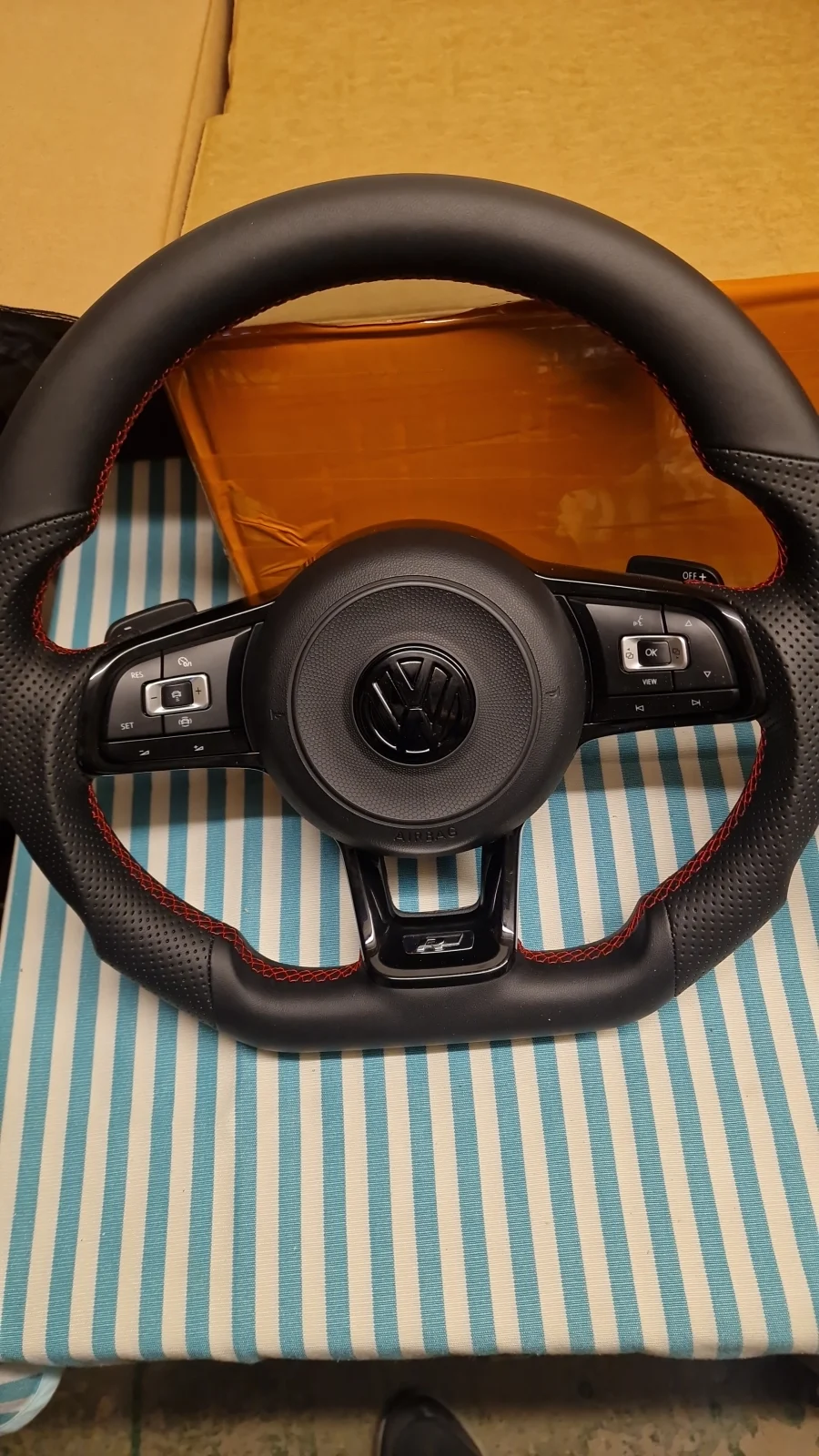 VW Sportlenkrad komplett mit Mittelairbag – Golf 7/7.5, Polo, up!, Arteon, Passat, Touran – Originalaufnahme 2 für VW Golf 7 / VW Golf 7.5 / VW Polo