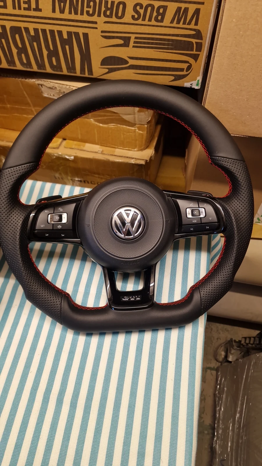 VW Sportlenkrad komplett mit Mittelairbag – Golf 7/7.5, Polo, up!, Arteon, Passat, Touran – Originalaufnahme 4 für VW Golf 7 / VW Golf 7.5 / VW Polo