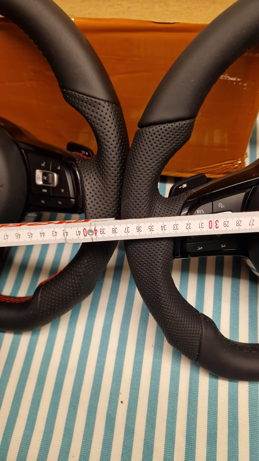 VW Sportlenkrad komplett mit Mittelairbag – Golf 7/7.5, Polo, up!, Arteon, Passat, Touran – Originalaufnahme 5 für VW Golf 7 / VW Golf 7.5 / VW Polo