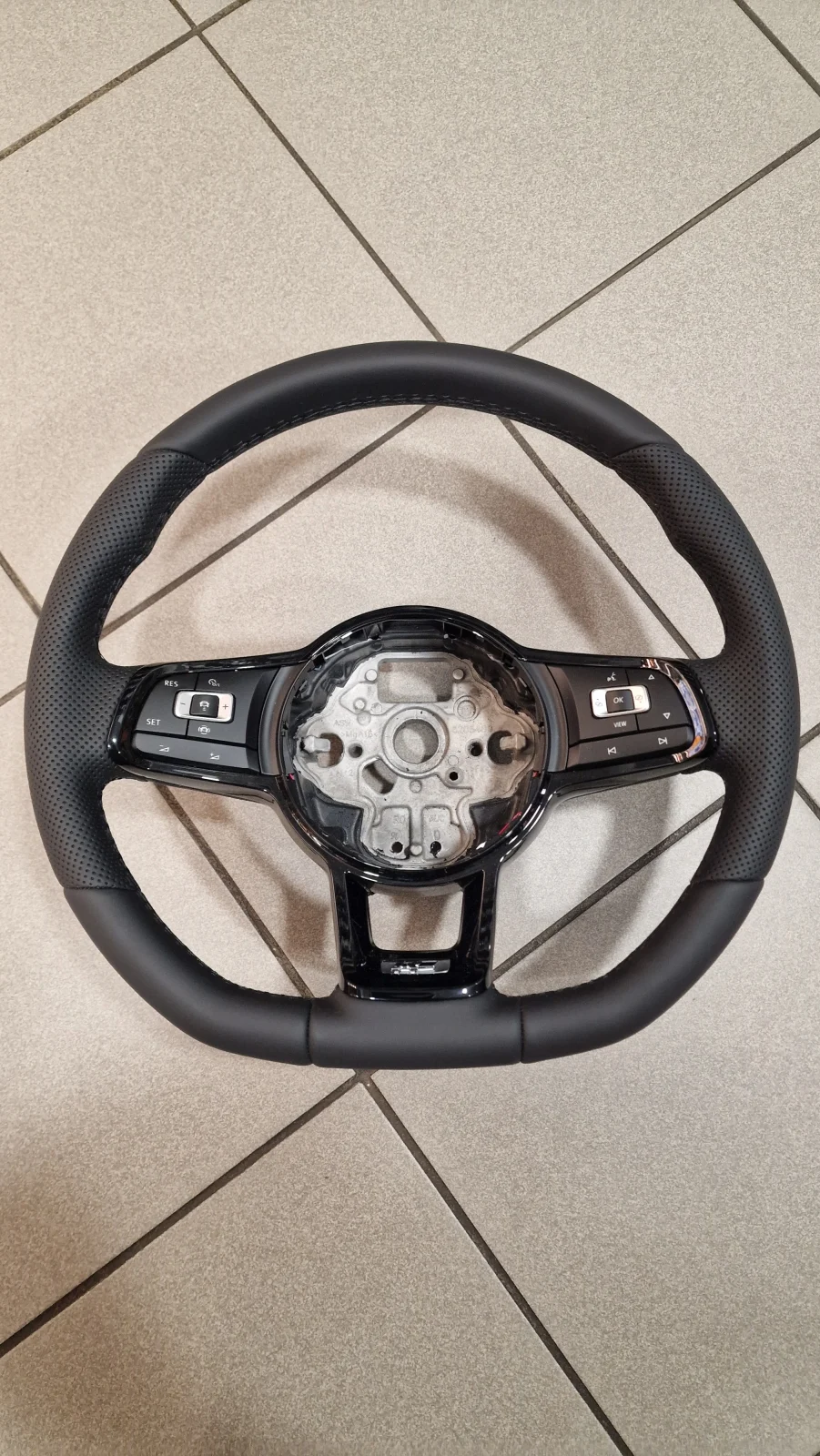 VW Golf 7 / 7.5 R-Line Sportlenkrad mit Schaltwippen